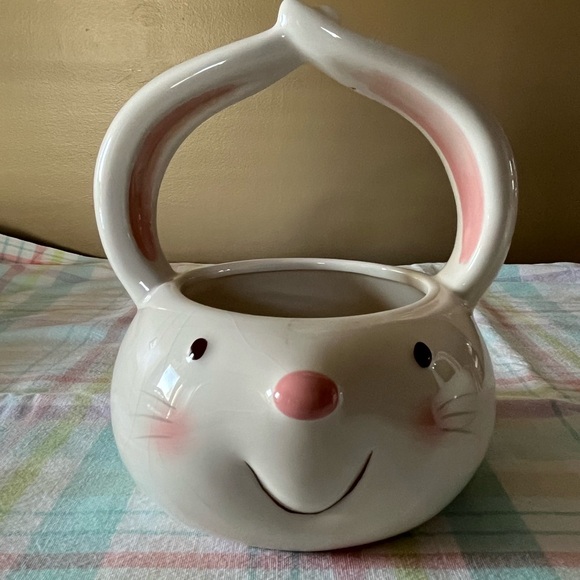 Ceramic Bunny Baskets with Pink Accents - Picture 3 of 15